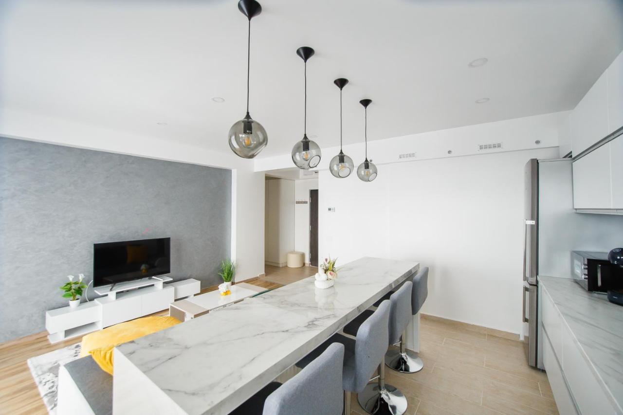 Elegant & Spacious - Central Apartment Oradea Eksteriør bilde