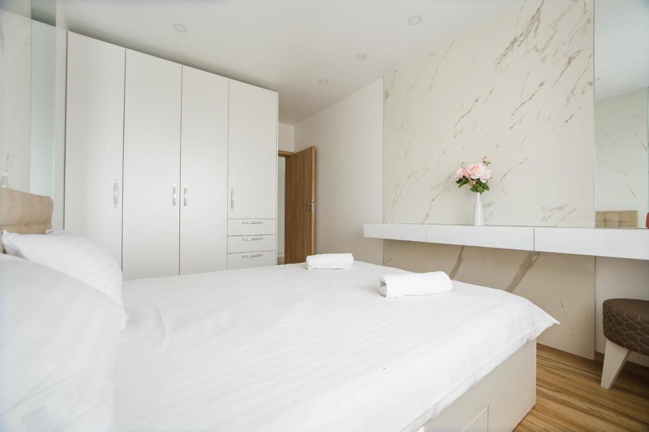 Elegant & Spacious - Central Apartment Oradea Eksteriør bilde